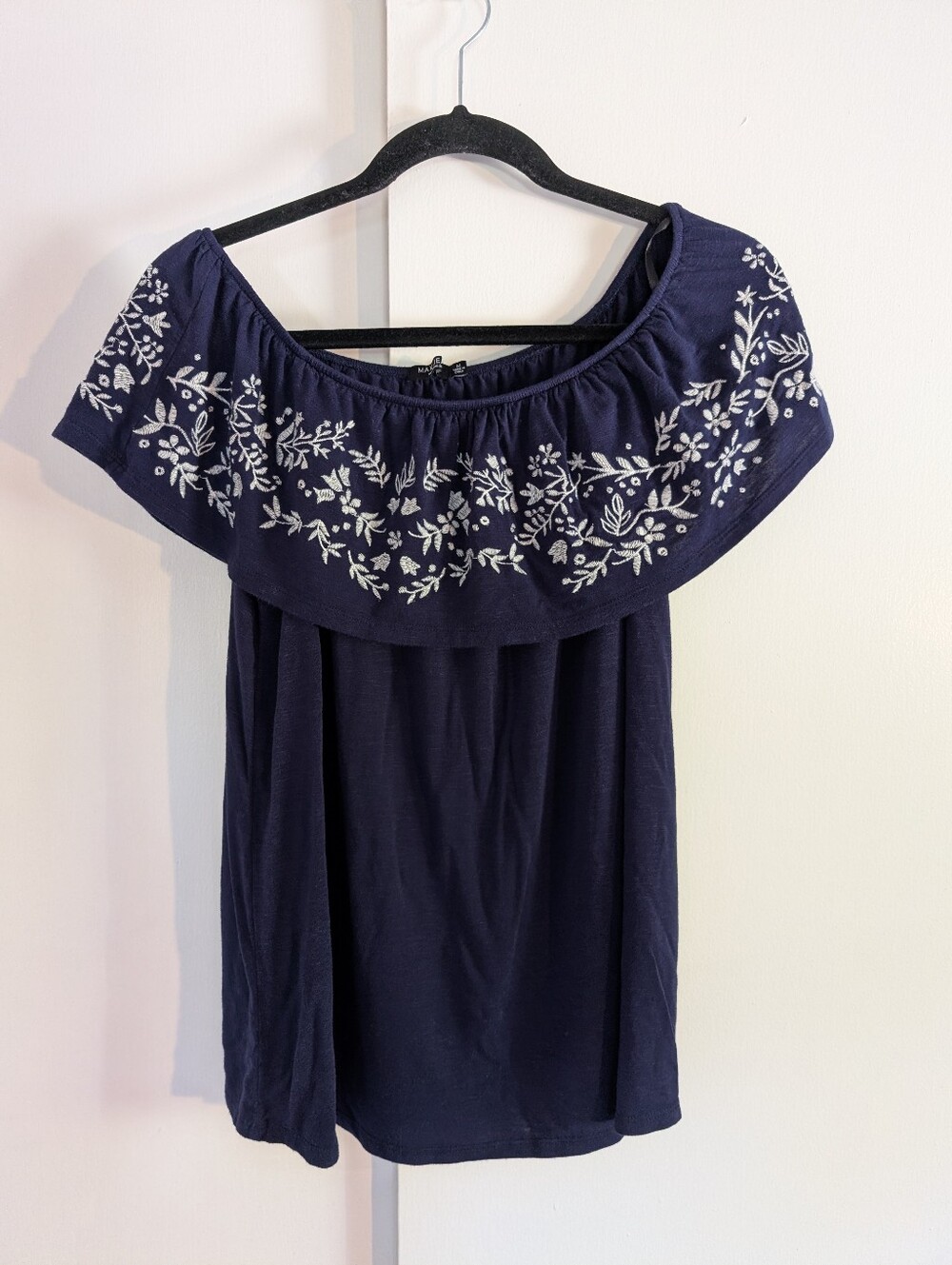 Max Jeans Off-Shoulder Navy And White Embroidered Floral Top Size Medium